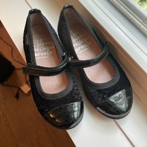 NWT Kids’ velvet and rougan flats